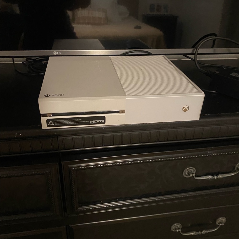 Xbox one, good condition. Happy to include games 2K, madden, battlefield, GTA